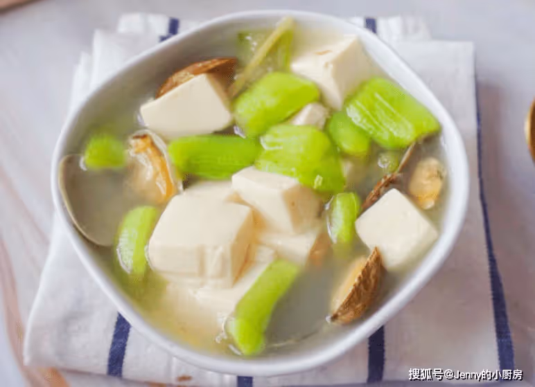 夏天出汗多,這5道湯要常喝,補充水分,增強免疫力,健康過夏