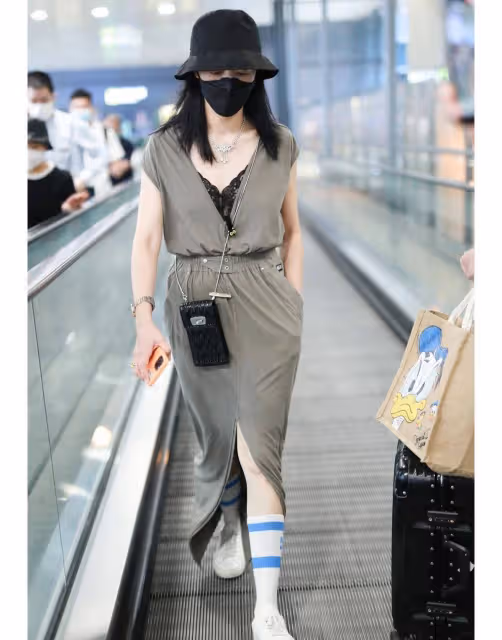 講真,姚晨的衣品還真不錯,簡單大方接地氣,太適合普通人借鑑