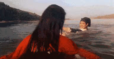 突發!68歲林青霞因拍照不穿內衣被批不得體,知性優雅人設崩塌
