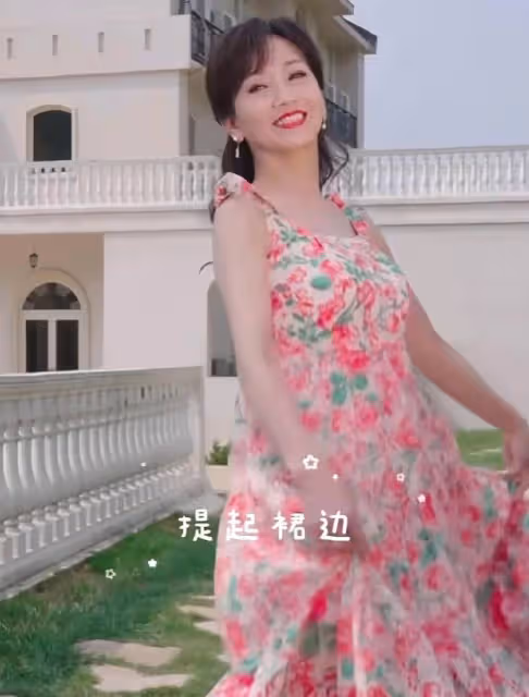 突發!68歲林青霞因拍照不穿內衣被批不得體,知性優雅人設崩塌