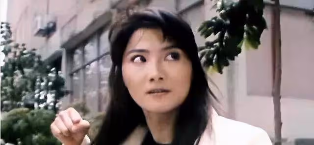 一代武打女巨星,李連杰成龍都想合作,今52歲容顏不老少女一樣
