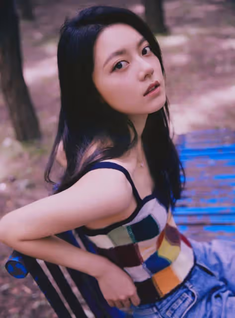 18歲趙今麥曬照,上大學後濃妝換成素顏,這顏值變化美翻了