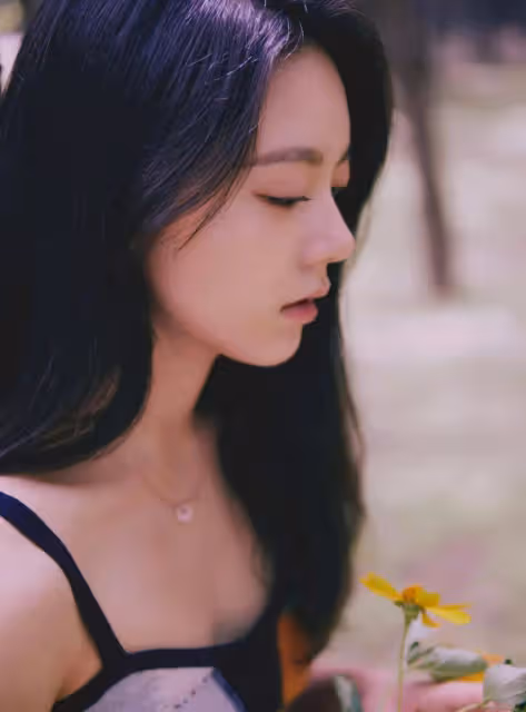 18歲趙今麥曬照,上大學後濃妝換成素顏,這顏值變化美翻了