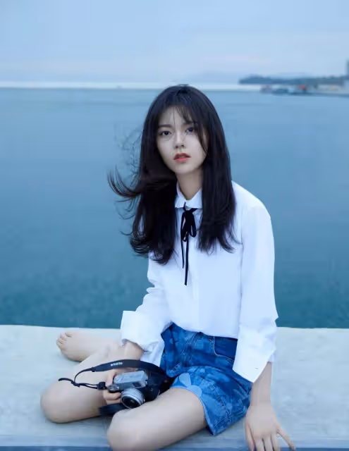 18歲趙今麥曬照,上大學後濃妝換成素顏,這顏值變化美翻了