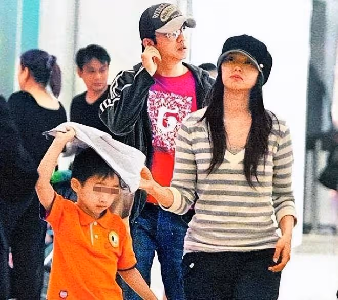 庾澄慶圍觀21歲兒子直播,哈利幫爸爸宣傳演唱會,父子倆歡樂互動