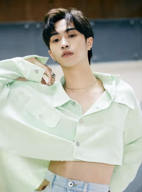 庾澄慶圍觀21歲兒子直播,哈利幫爸爸宣傳演唱會,父子倆歡樂互動