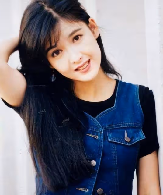 香港玉女掌門人捐衣服義賣,狂熱粉絲瘋狂購買,收益用於做慈善