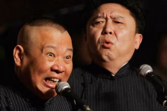 「幾百萬排戲,戲呢?錢呢?」何賽飛的靈魂拷問,升華了郭德綱