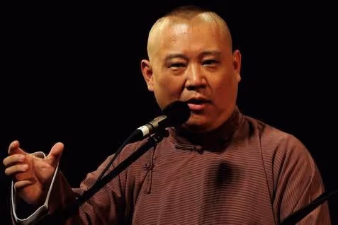 「幾百萬排戲,戲呢?錢呢?」何賽飛的靈魂拷問,升華了郭德綱