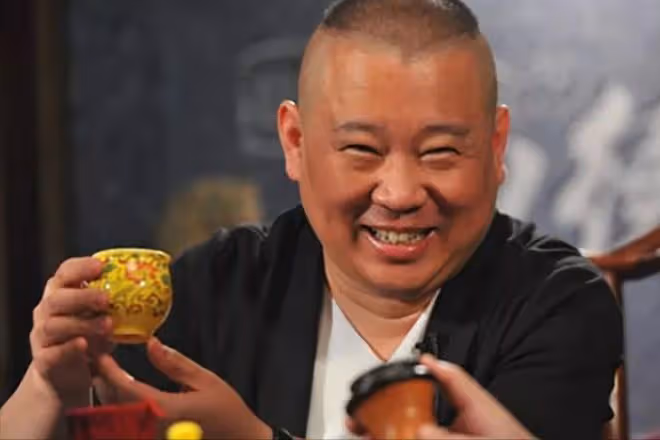 「幾百萬排戲,戲呢?錢呢?」何賽飛的靈魂拷問,升華了郭德綱
