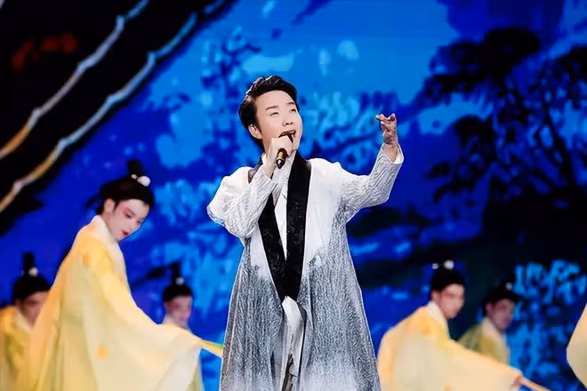 「跳樑小丑」李玉剛跌落神壇,不再被世界寬容,梅葆玖:死不原諒