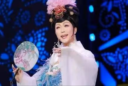 「跳樑小丑」李玉剛跌落神壇,不再被世界寬容,梅葆玖:死不原諒