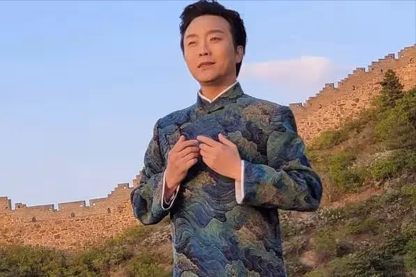 「跳樑小丑」李玉剛跌落神壇,不再被世界寬容,梅葆玖:死不原諒