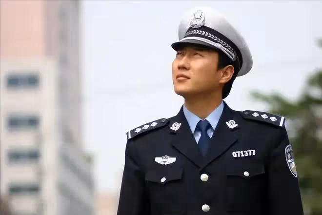 停播五年，那個挽救無數司機的「網紅交警」譚喬，卻挽救不了自己
