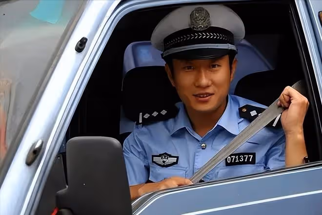 停播五年，那個挽救無數司機的「網紅交警」譚喬，卻挽救不了自己