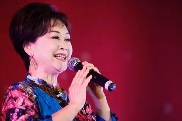 24年登春晚,39歲銷聲匿跡,「春晚國臉」宋祖英如今怎樣了?