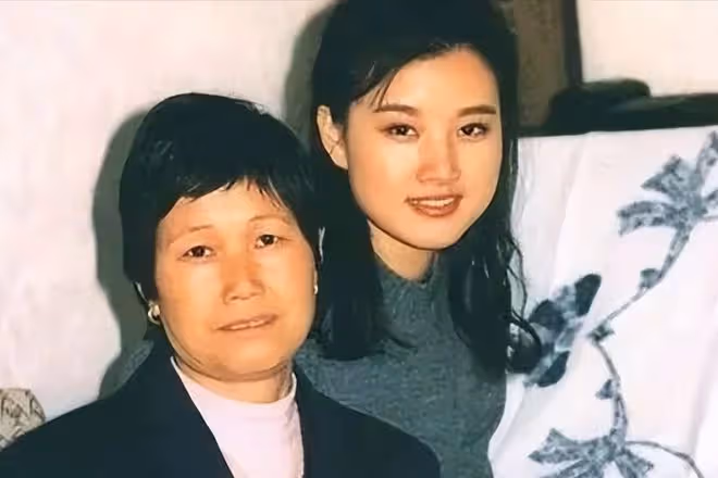 24年登春晚,39歲銷聲匿跡,「春晚國臉」宋祖英如今怎樣了?
