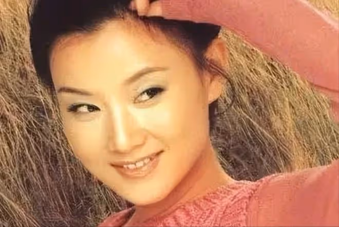 24年登春晚,39歲銷聲匿跡,「春晚國臉」宋祖英如今怎樣了?
