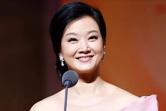 24年登春晚，39歲銷聲匿跡，「春晚國臉」宋祖英如今怎樣了？