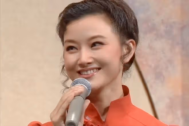 24年登春晚,39歲銷聲匿跡,「春晚國臉」宋祖英如今怎樣了?
