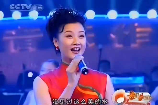 24年登春晚,39歲銷聲匿跡,「春晚國臉」宋祖英如今怎樣了?