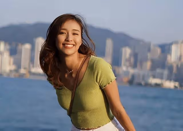 恭喜!TVB人氣女星突然宣布結婚,顏值高身材豐滿獲封長腿女神
