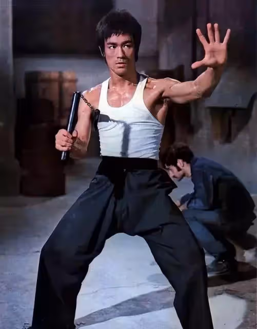 時隔50年後，李小龍的死因有了新發現，專家：他死前喝過大量的水