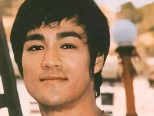 時隔50年後，李小龍的死因有了新發現，專家：他死前喝過大量的水