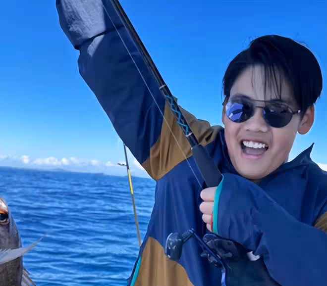 李嘉欣一家奧地利過暑假!素顏仍女神范足,兒子皮膚黝黑氣質憨厚