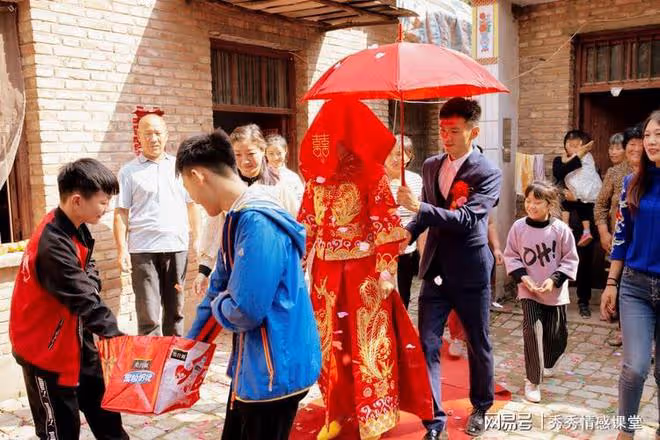 故事:母親讓女兒回家過元宵,女兒哭訴,20人的飯菜太難做,不回