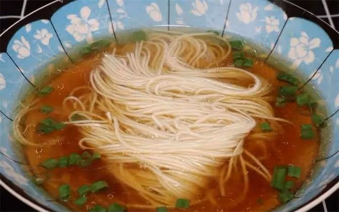愛吃麵條的一定要收藏,教你在家做陽春麵,湯鮮味美,簡單實惠