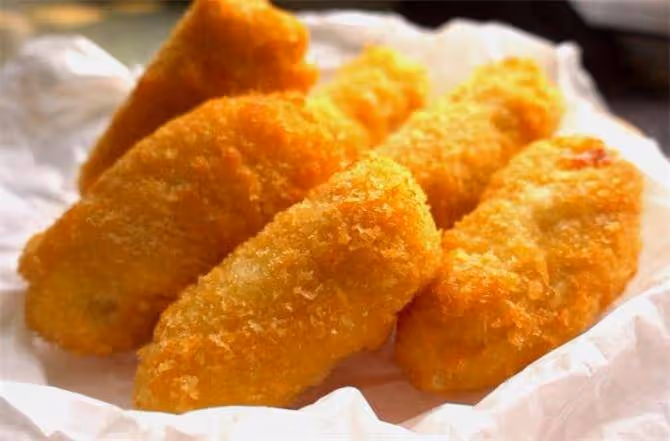 教你在家炸香蕉，外皮金黃酥脆，內里軟糯香甜，上桌就被搶光