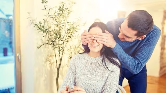 婚禮頭天晚上，新郎突然消失了，婚禮當天才回來，新娘當眾悔婚