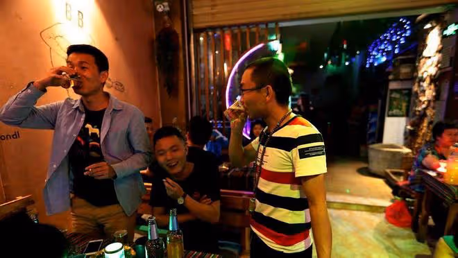 結婚吧,我不嫌棄你月薪5千了,我:現在月薪2萬,你配不上我了