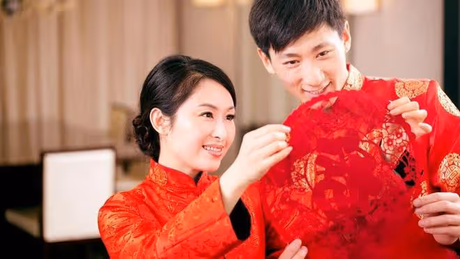 「兒媳,我摔斷腿了,你回來照顧一下」,我笑著訂回娘家的機票