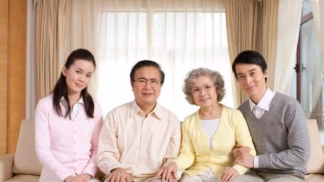 「兒媳,我摔斷腿了,你回來照顧一下」,我笑著訂回娘家的機票
