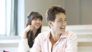 跟相伴十年的妻子離婚,娶了小十五歲的情人,成了我人生最大敗筆