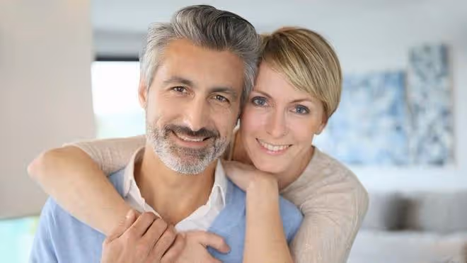 45歲的妻子背叛婚姻,丈夫沒有挽留,他說:離婚後,吃虧的是她