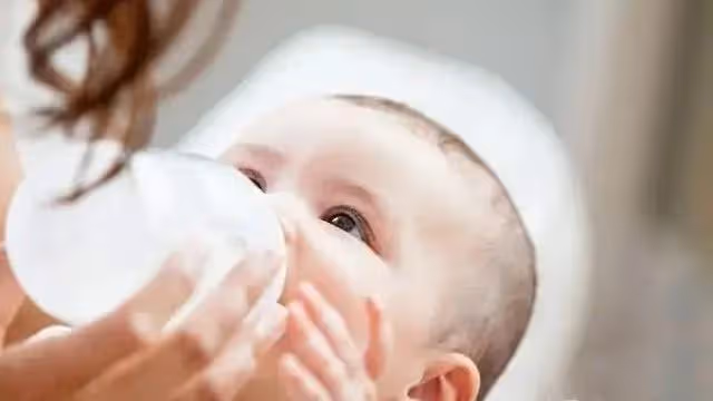 婆婆進城伺候兒媳,帶了一箱鹽鴨蛋,兒子回來後看了眼廚房:離婚