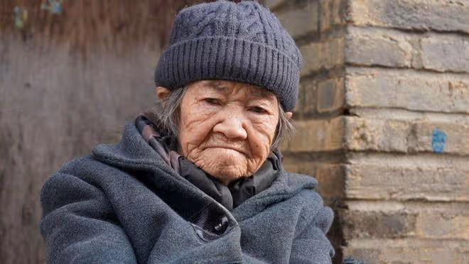 婆婆進城伺候兒媳,帶了一箱鹽鴨蛋,兒子回來後看了眼廚房:離婚