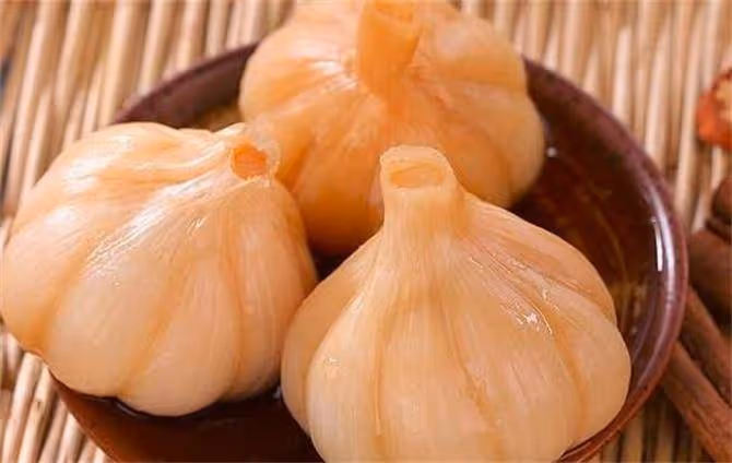腌大蒜的家常方法,用最簡單的方法腌制,我們都喜歡吃原味的咸蒜