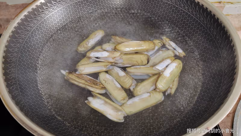 不愧是「夏季養生第一菜」,全身是寶!蒸一蒸出鍋,高鉀高蛋白,流汗多要多吃