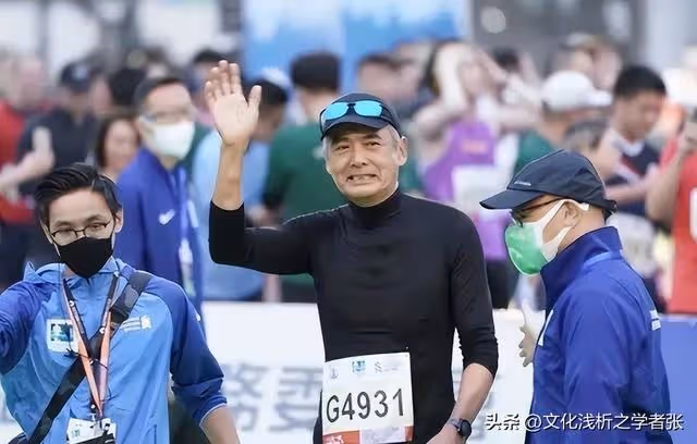 「自然老去」和「醫美老去」區別大嗎？看看這12位港星，差距清晰