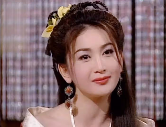 最美妲己:拍裸戲、沒緋聞、不生子,被老公寵上天,57歲宛如少女