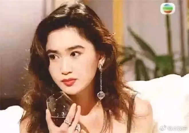 最美妲己:拍裸戲、沒緋聞、不生子,被老公寵上天,57歲宛如少女
