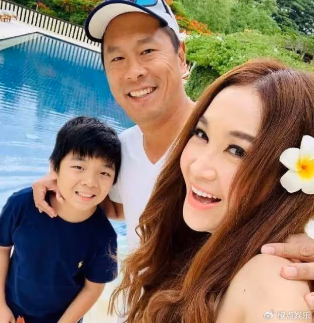 最美妲己:拍裸戲、沒緋聞、不生子,被老公寵上天,57歲宛如少女