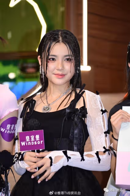 鍾柔美恭喜炎明熹升大學不知有推薦!姚綽菲出完活動即返紐西蘭
