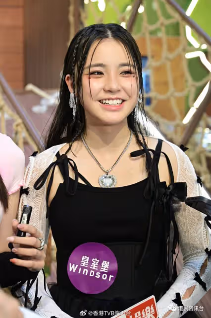 鍾柔美恭喜炎明熹升大學不知有推薦!姚綽菲出完活動即返紐西蘭