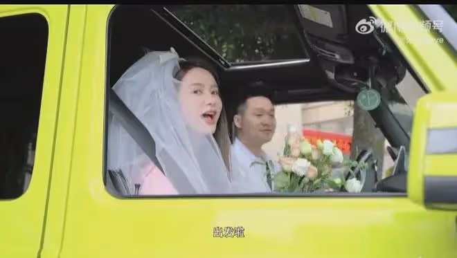 7月23日晚上,網紅張大奕曬領證官宣結婚,老公不是霸道總裁蔣凡