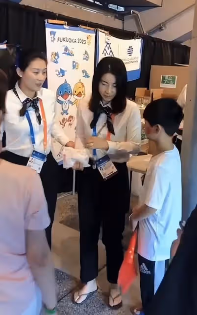 郭晶晶:腳踩人字拖出席日本世錦賽當評委,引發了意想不到的反應